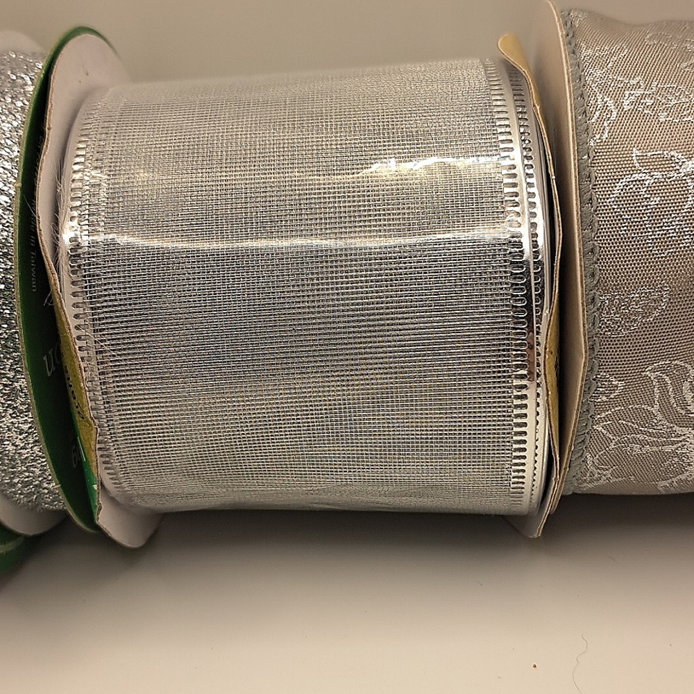 6 Silver Metalic Christmas Craft Ribbons - Picture 4 of 9